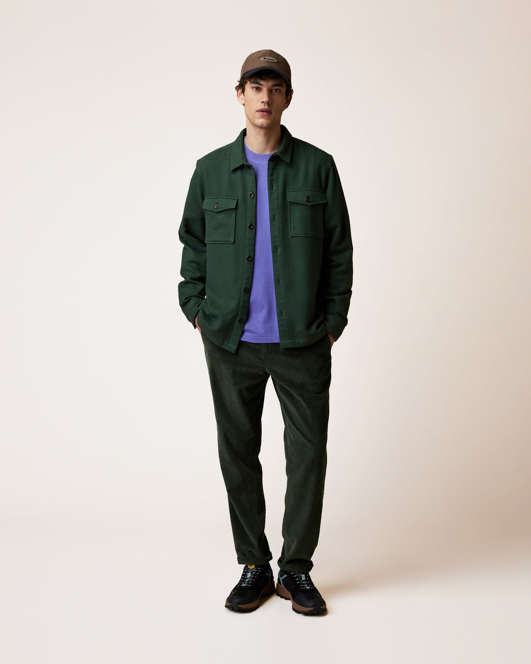 Overshirt Flavigny Dunkelgrün von Faguo am Model