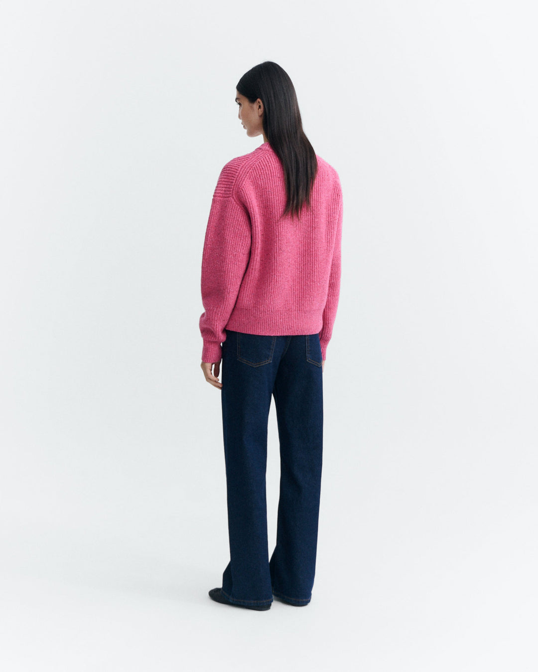 Pullover Carmen Pink von Thinking MU, Seitenansicht am Model