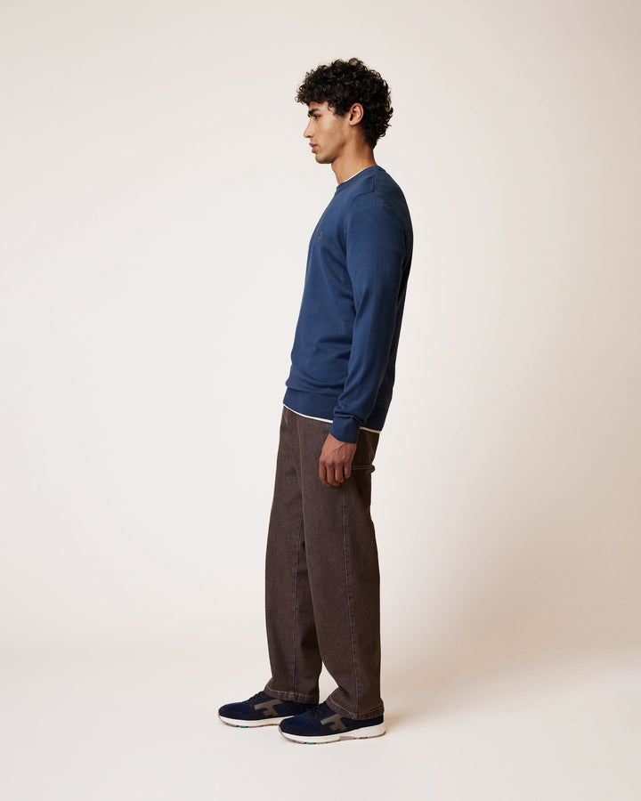 Pullover Marly Marineblau von Faguo am Model