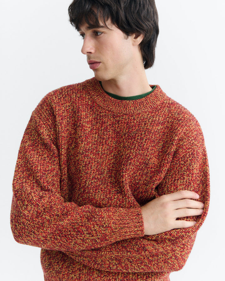 Pullover Santos von Thinking MU, Nahaufnahme am Model
