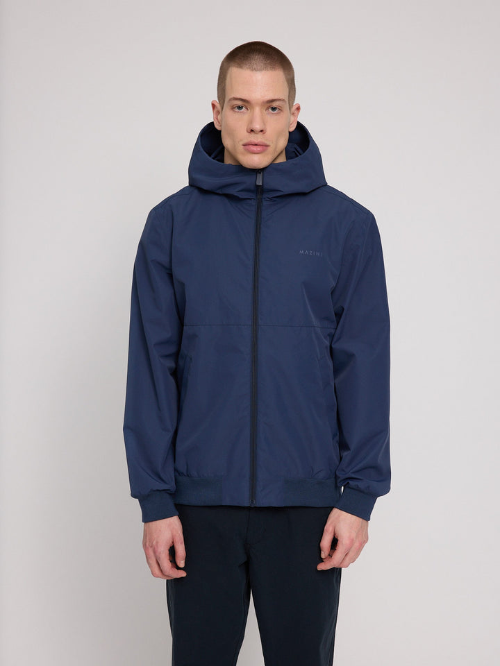 Rain Blouson Mood Blue von Mazine am Model