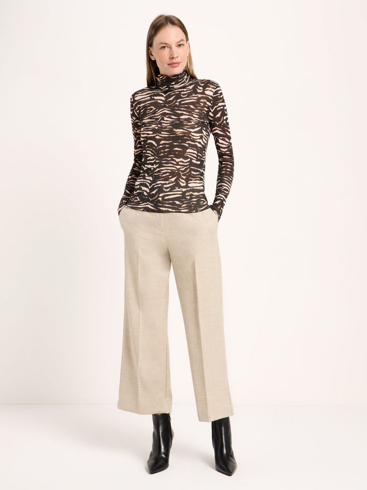 Rollkragenshirt Tencel Print Animal Stripes Rose von Lanius am Model