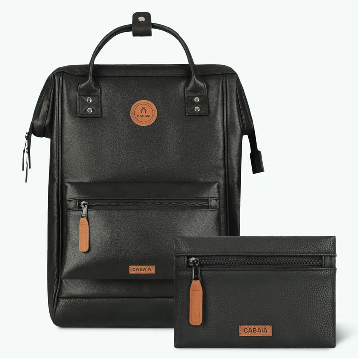 Rucksack Adventurer Large Chelsea Black von Cabaia, mit beiden Fronttaschen
