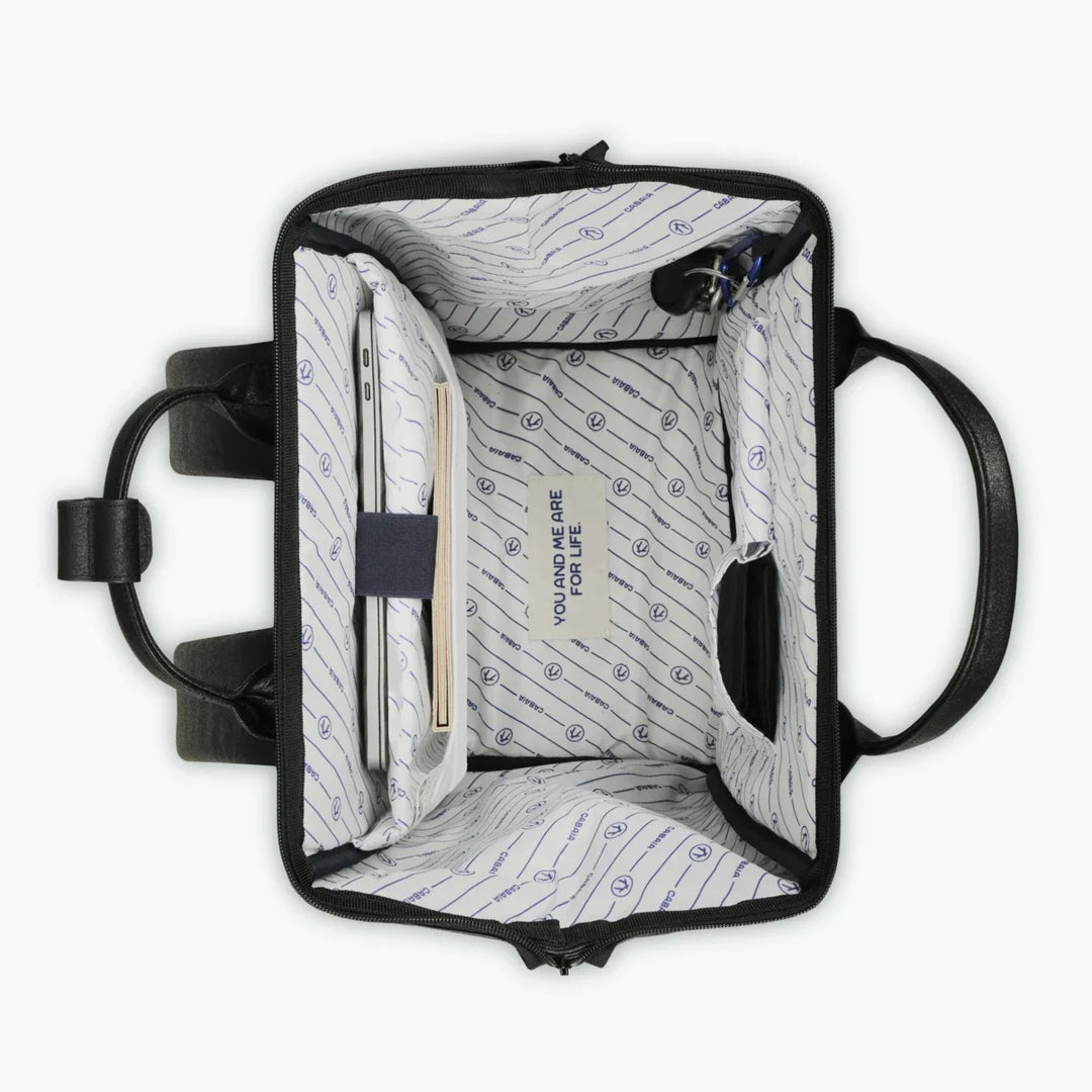 Rucksack Adventurer Large Chelsea Black von Cabaia, Innenansicht mit Laptopfach