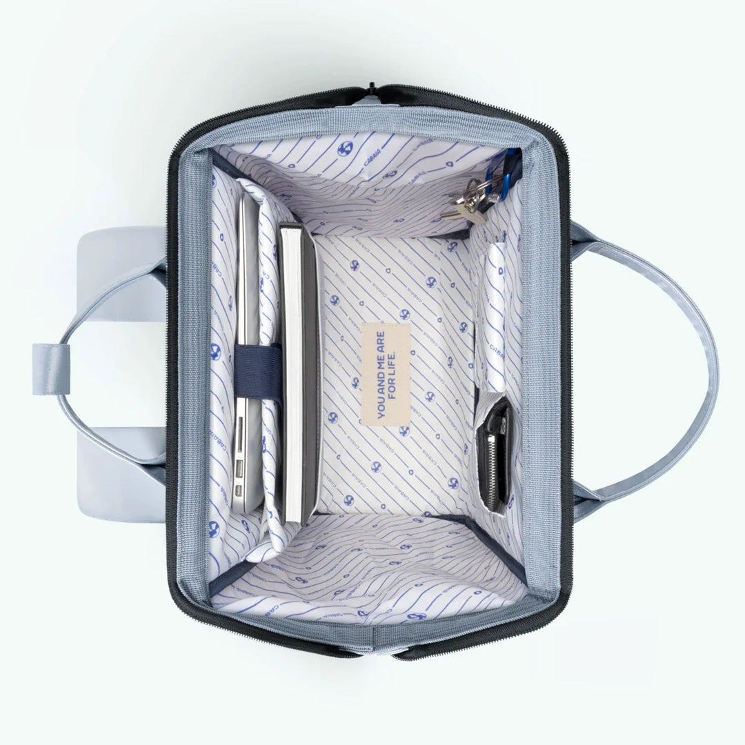 Rucksack Adventurer Large Fiji Silver von Cabaia, Innenansicht mit Laptopfach