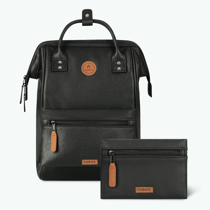 Rucksack Adventurer Medium Chelsea Black von Cabaia, mit beiden Fronttaschen
