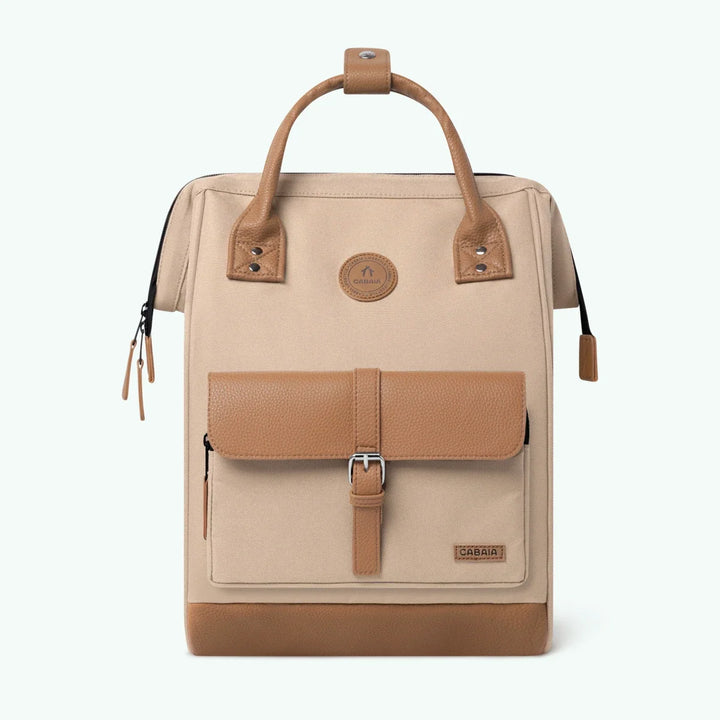 Rucksack Adventurer Medium Kuala Lumpur Beige & Brown von Cabaia, mit brauner Fronttasche
