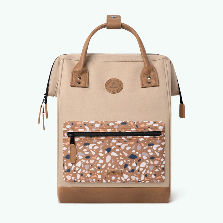 Rucksack Adventurer Medium Kuala Lumpur Beige & Brown von Cabaia, mit gemusterter Fronttasche