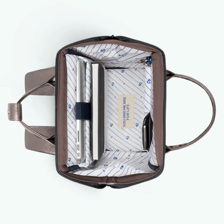 Rucksack Adventurer Medium Louisville Taupe von Cabaia, Innenansicht mit Laptopfach