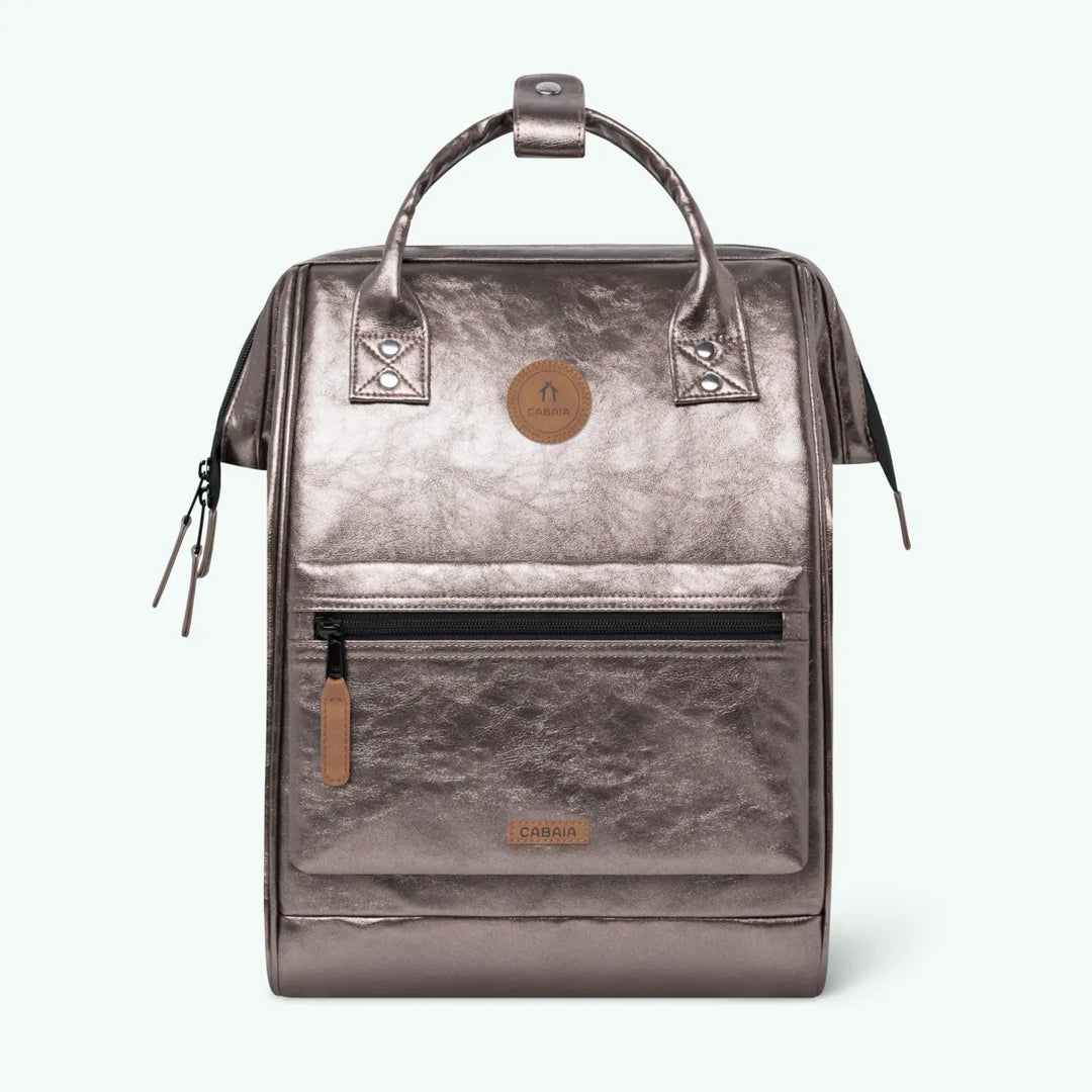 Rucksack Adventurer Medium Louisville Taupe von Cabaia, mit Fronttasche in Taupe