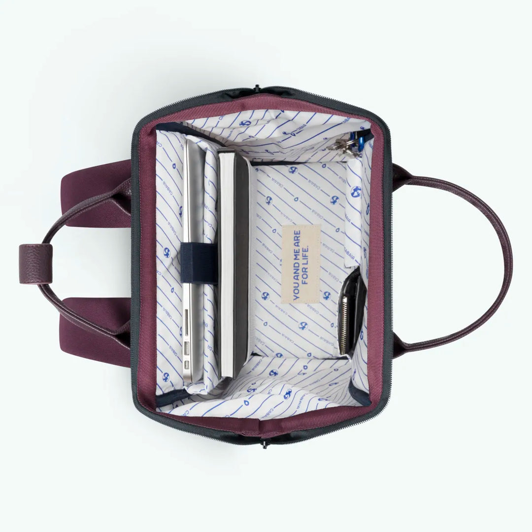 Rucksack Adventurer Medium Norfolk Burgundy von Cabaia, Innenansicht mit Laptopfach