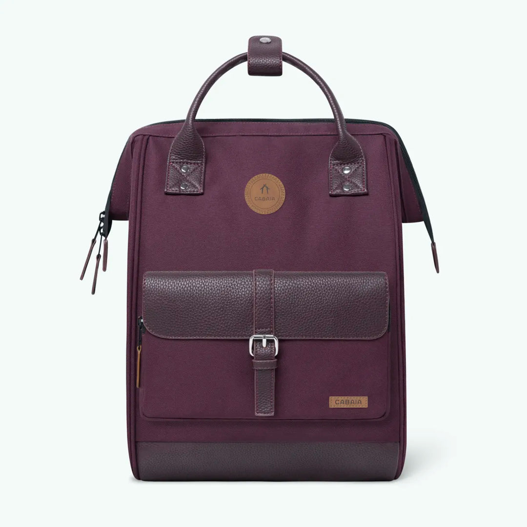 Rucksack Adventurer Medium Norfolk Burgundy von Cabaia, mit burgunderroter Fronttasche