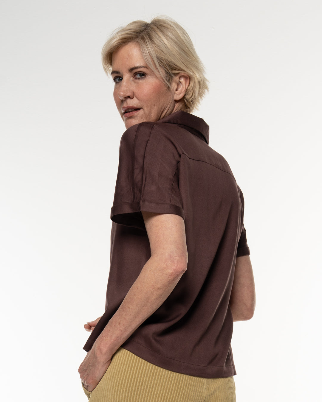 Satin Bluse Bitter Choc von Alma & Lovis Ansicht 5