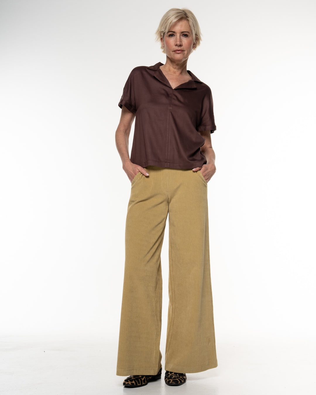 Satin Bluse Bitter Choc von Alma & Lovis Ansicht 6