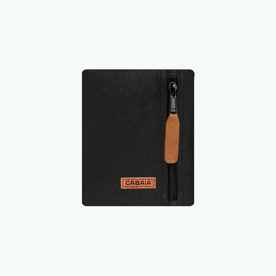 Side Bottle Small Chelsea Black von Cabaia, Flaschentasche in Schwarz