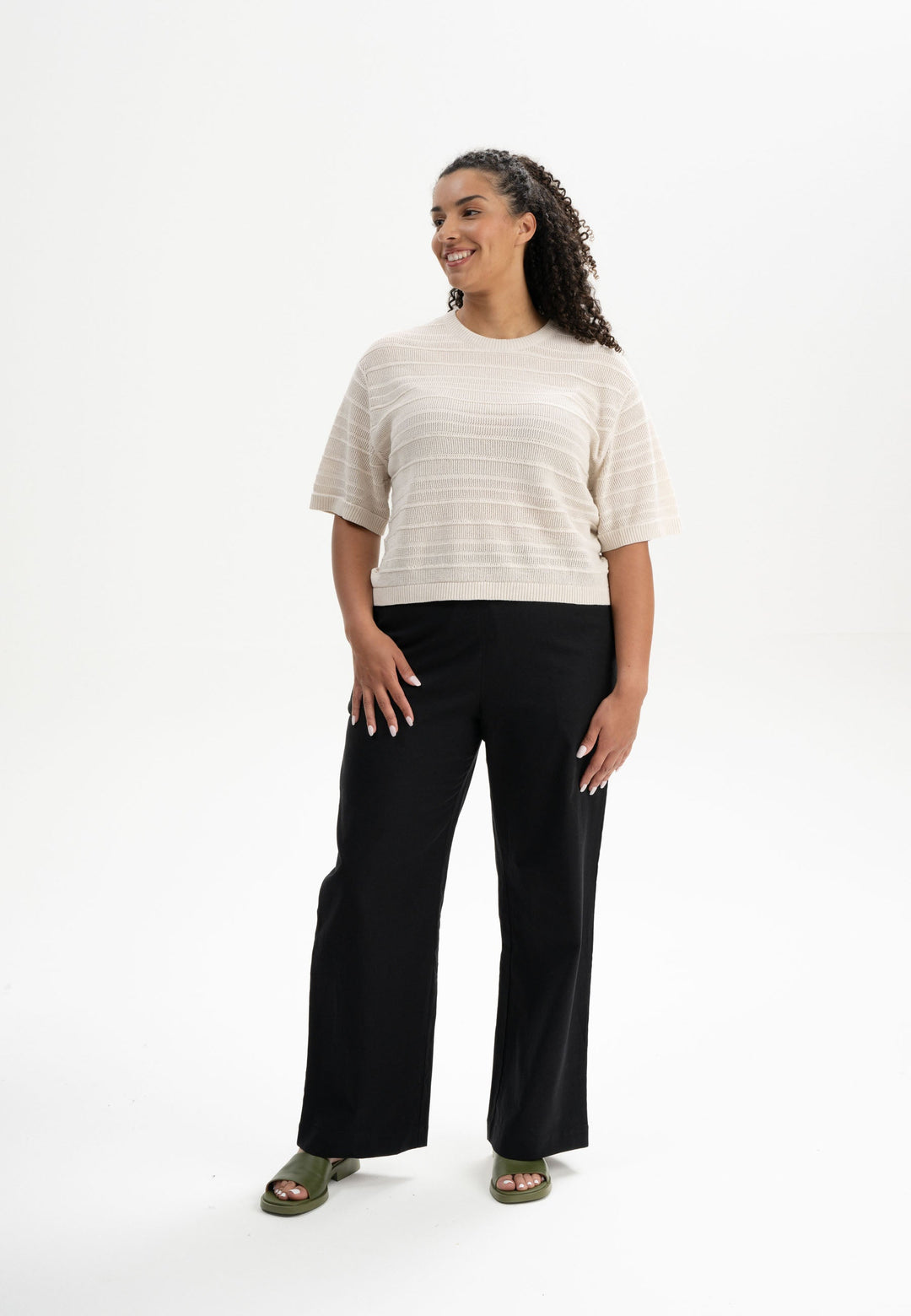 Strick T-Shirt Arohi Cream Melange von Mela, Ganzkörper mit Hose