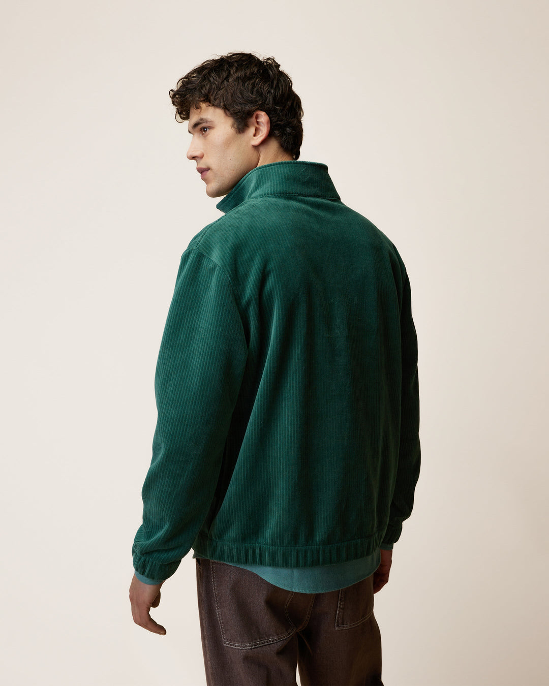 Sweatshirt Amboise mit Reissverschluss Graugrün von Faguo am Model