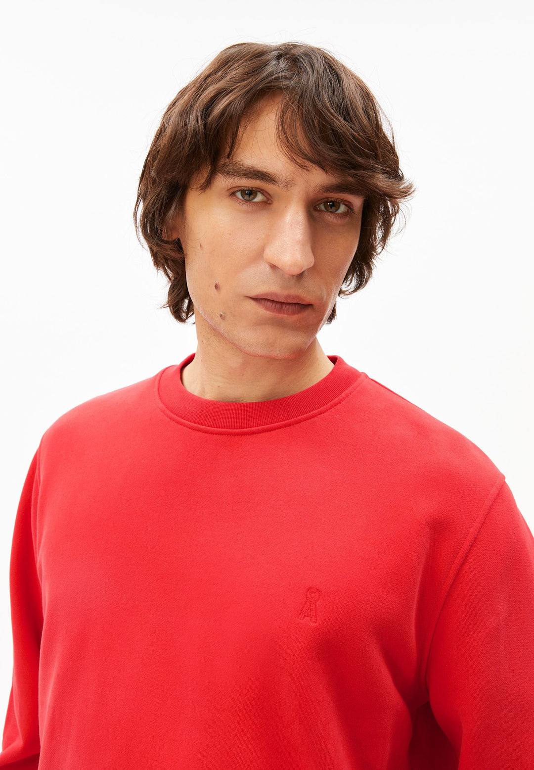 Sweatshirt BAARO LOOP Mars Red von Armedangels Detail Rundhalsausschnitt