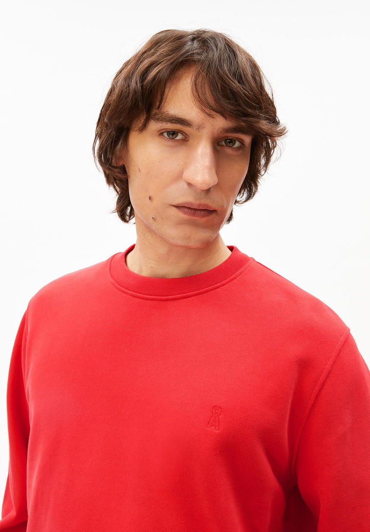 Sweatshirt BAARO LOOP Mars Red von Armedangels Detail Rundhalsausschnitt