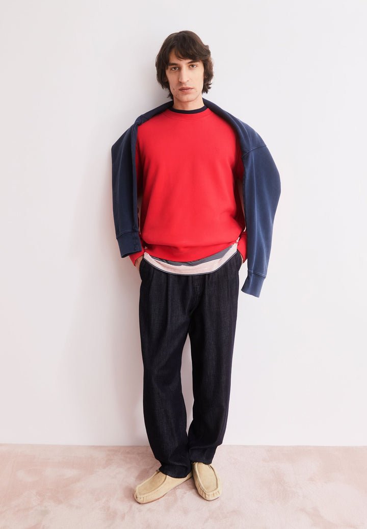 Sweatshirt BAARO LOOP Mars Red von Armedangels kombiniert mit Jacke