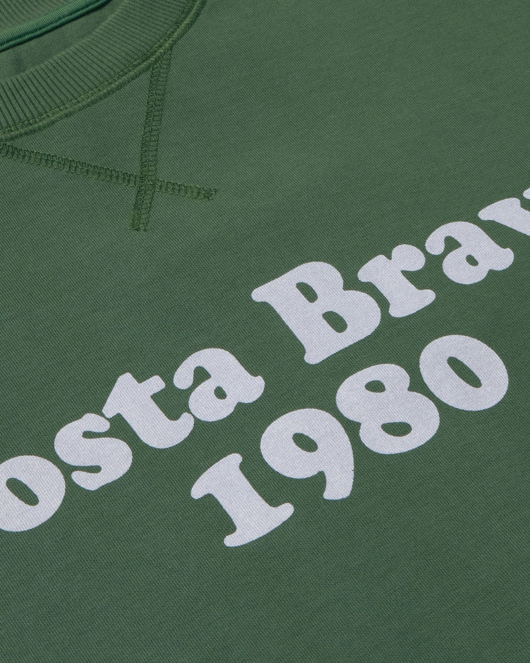 Sweatshirt Costa Brava Dunkelgrün von Thinking MU, Detail Retro-Print