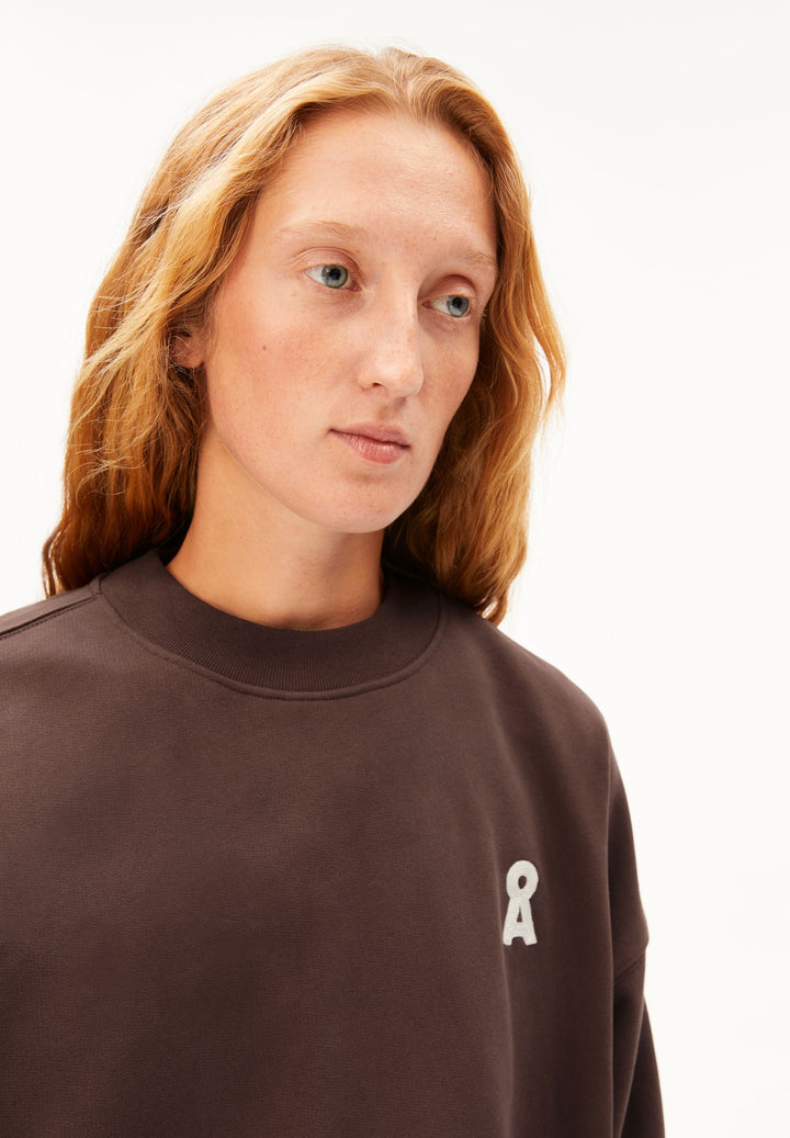Sweatshirt ICONIC ALIZAA Claystone von Armedangels Detail Logo-Stickerei