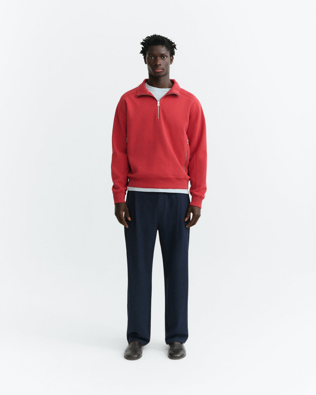 Sweatshirt One Sun Rot von Thinking MU, Ganzkörper Vorderansicht