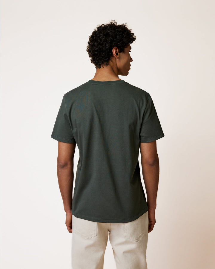 T-Shirt Arcy Dunkelgrün von Faguo am Model