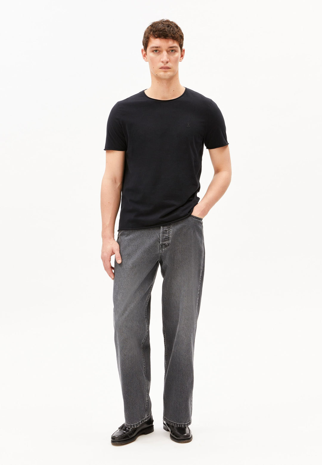 T-Shirt JAAMES BRUSHED in Schwarz von ARMEDANGELS, Nahaufnahme