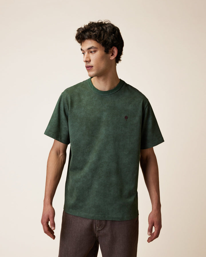 T-Shirt Lugny Dunkelgrün meliert von Faguo am Model