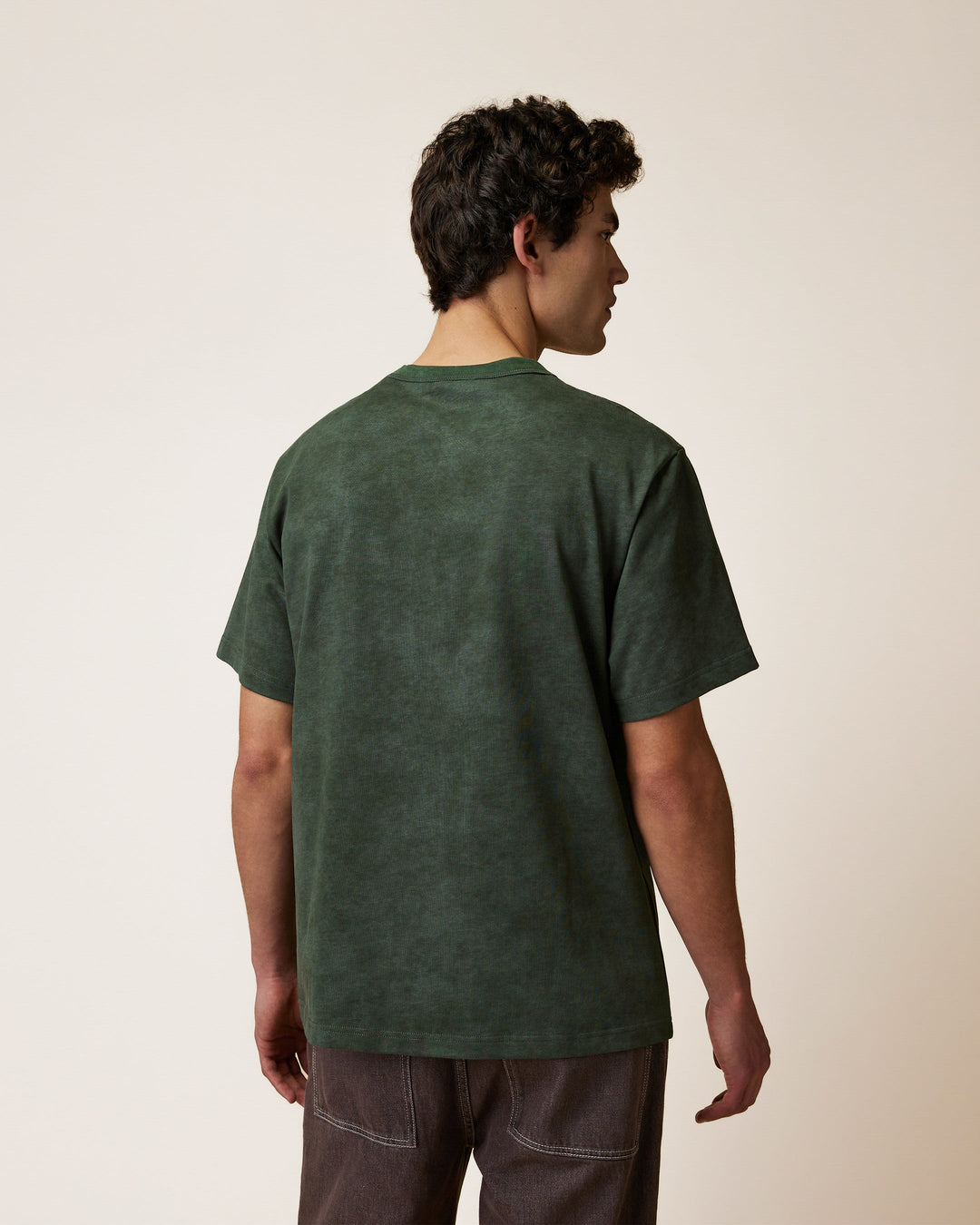 T-Shirt Lugny Dunkelgrün meliert von Faguo am Model