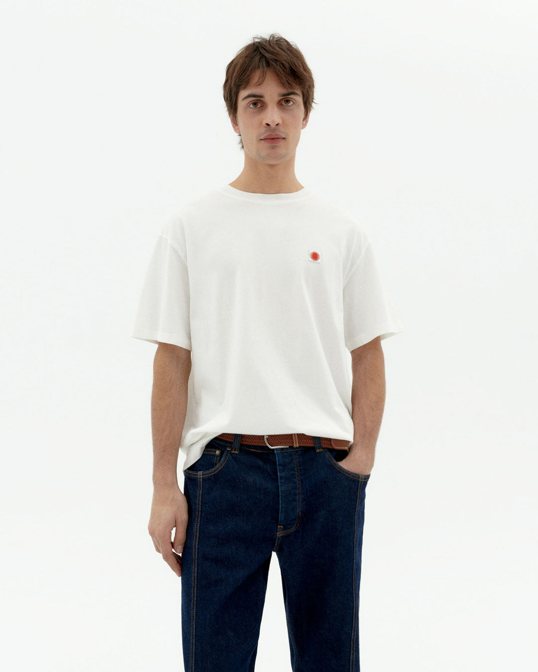 T-Shirt Sol Contrast Weiss von Thinking MU, Vorderansicht am Model