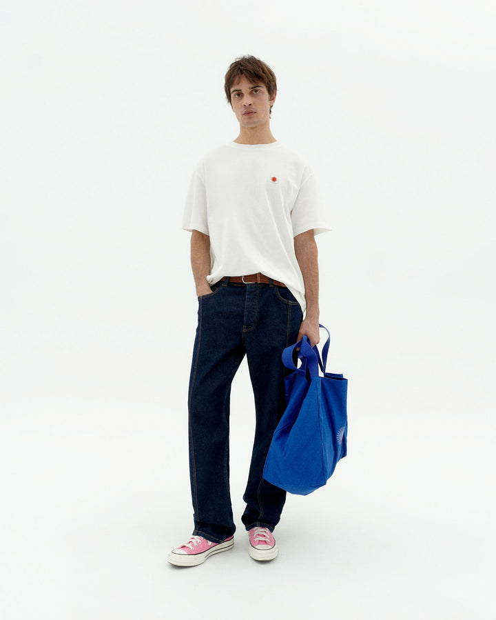 T-Shirt Sol Contrast Weiss von Thinking MU, Ganzkörper-Look mit Jeans