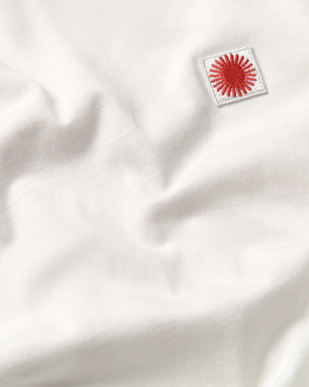 T-Shirt Sol Contrast Weiss von Thinking MU, Detail Stoff mit Label