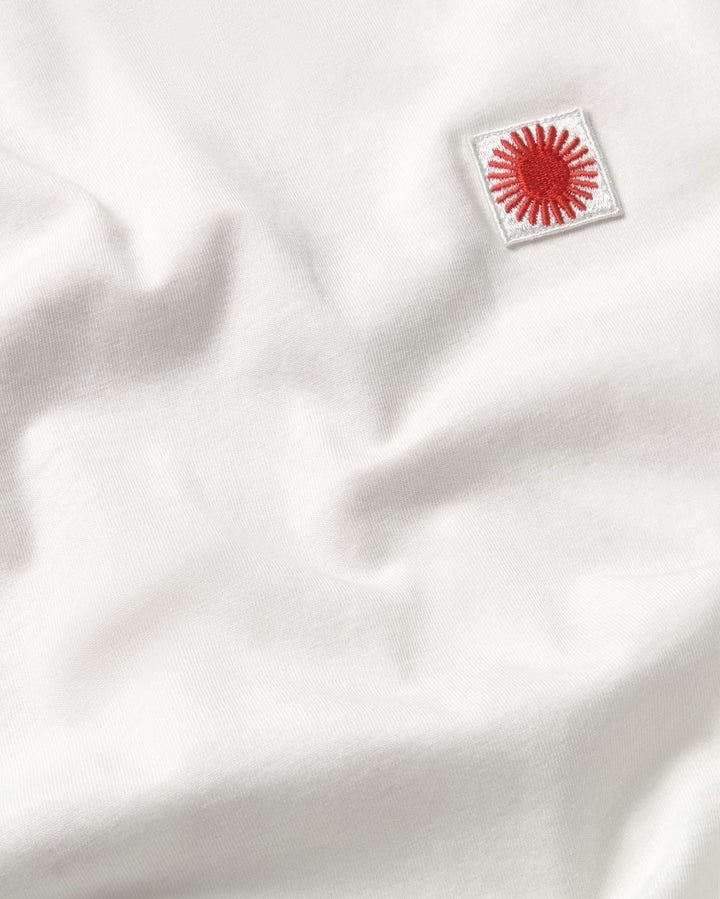 T-Shirt Sol Contrast Weiss von Thinking MU, Detail Stoff mit Label