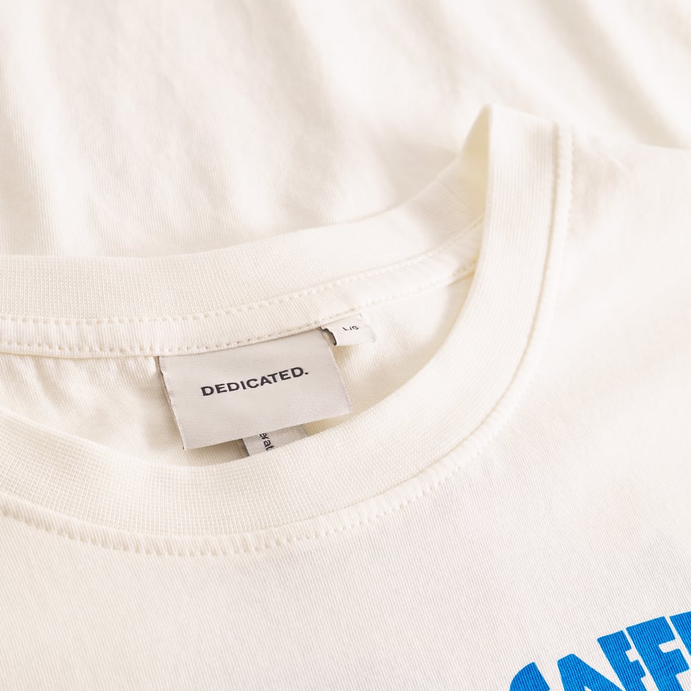 T-Shirt Stockholm Caffeine Club Off-White – Dedicated – Zweiblatt 5
