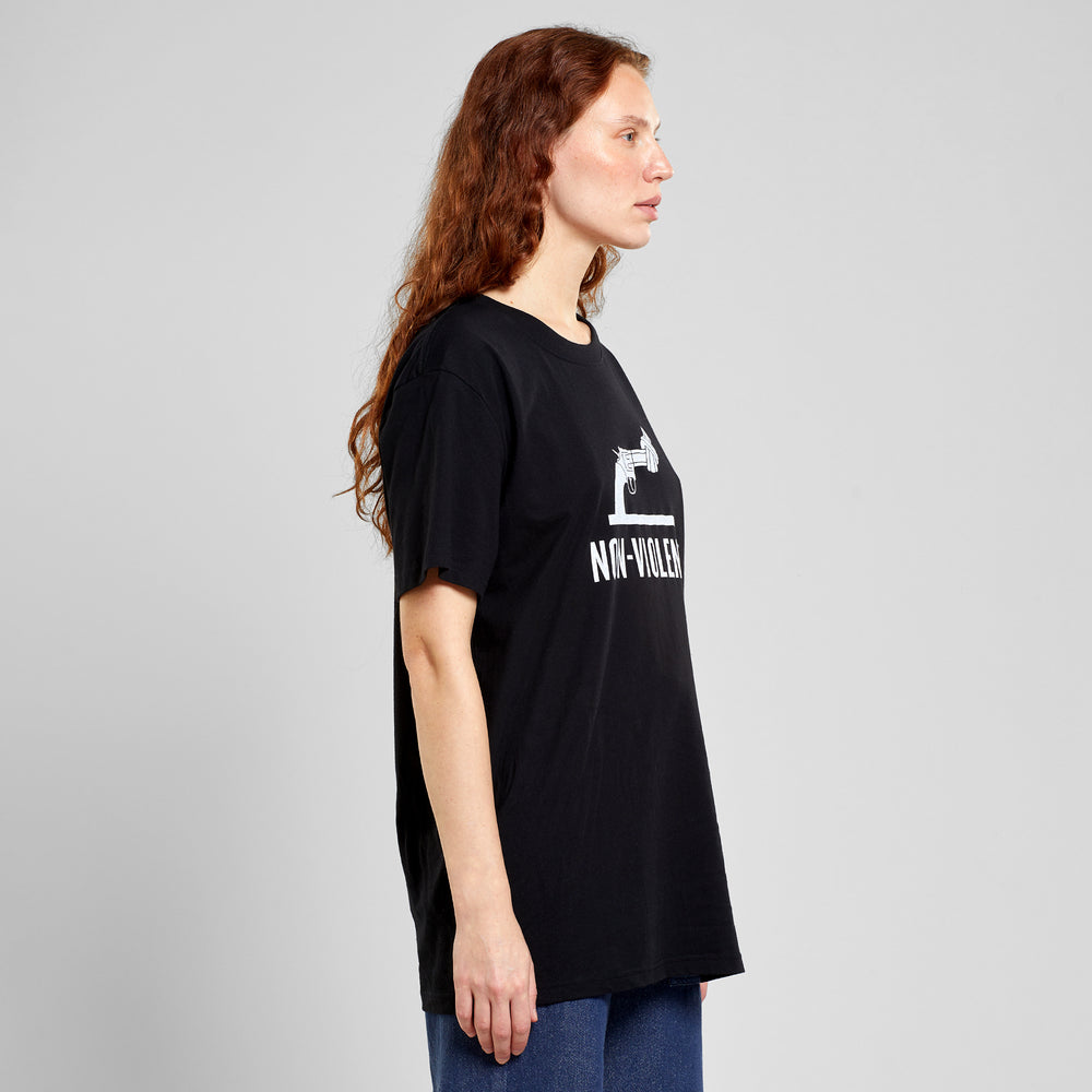 T-Shirt Stockholm The Knotted Gun in Schwarz von Dedicated, Seitenansicht
