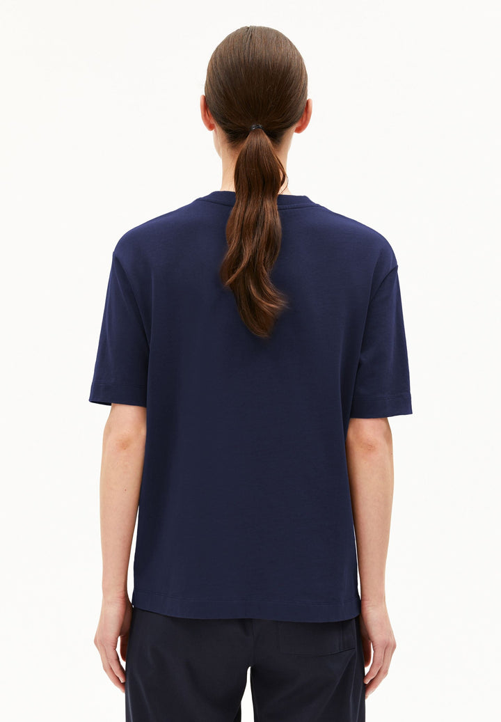 T-Shirt TARJAA Heavyweight Tinted Navy von Armedangels 2