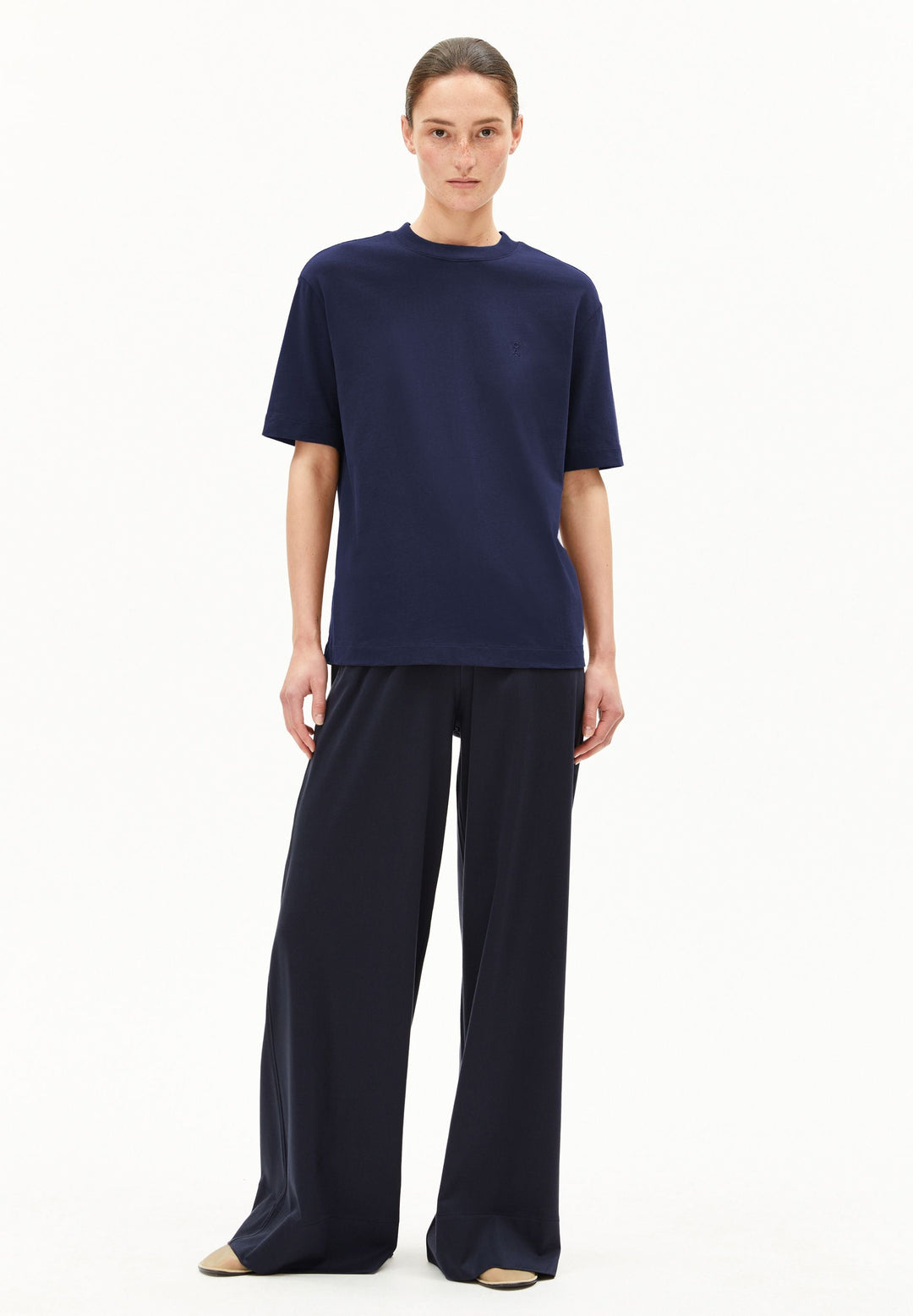 T-Shirt TARJAA Heavyweight Tinted Navy von Armedangels 5