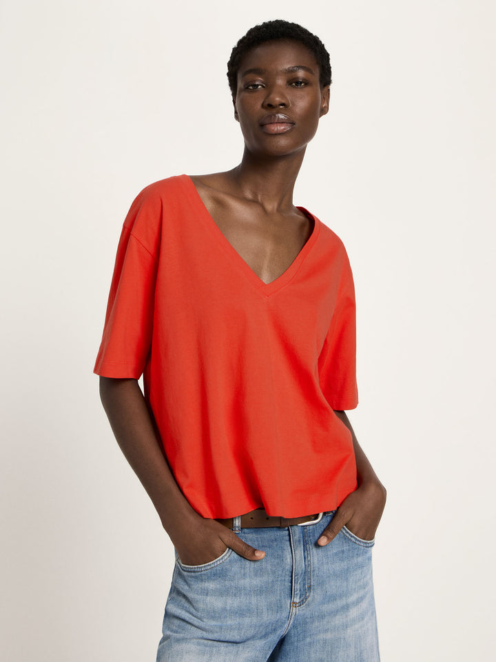 T-Shirt mit V-Ausschnitt GOTS Lava Red von Lanius