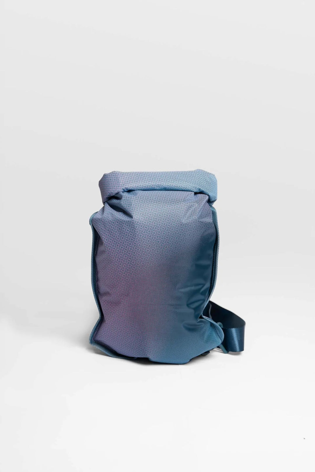 Schwimmsack small 3 l Reflecting Pond Halftone von Tarzan - Zweiblatt 