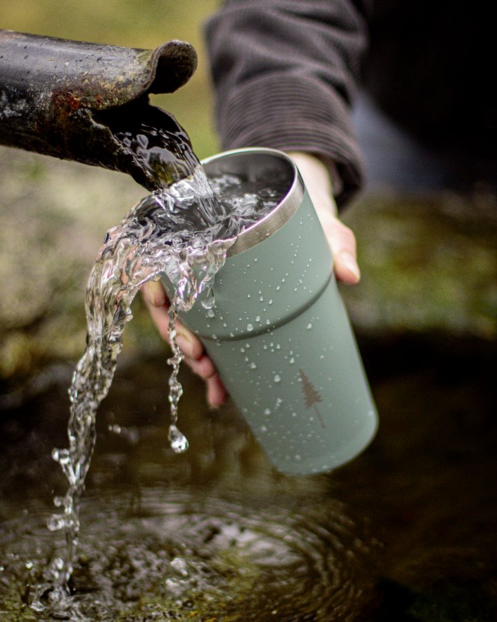 TreeMug Outdoor von NIKIN im Wald