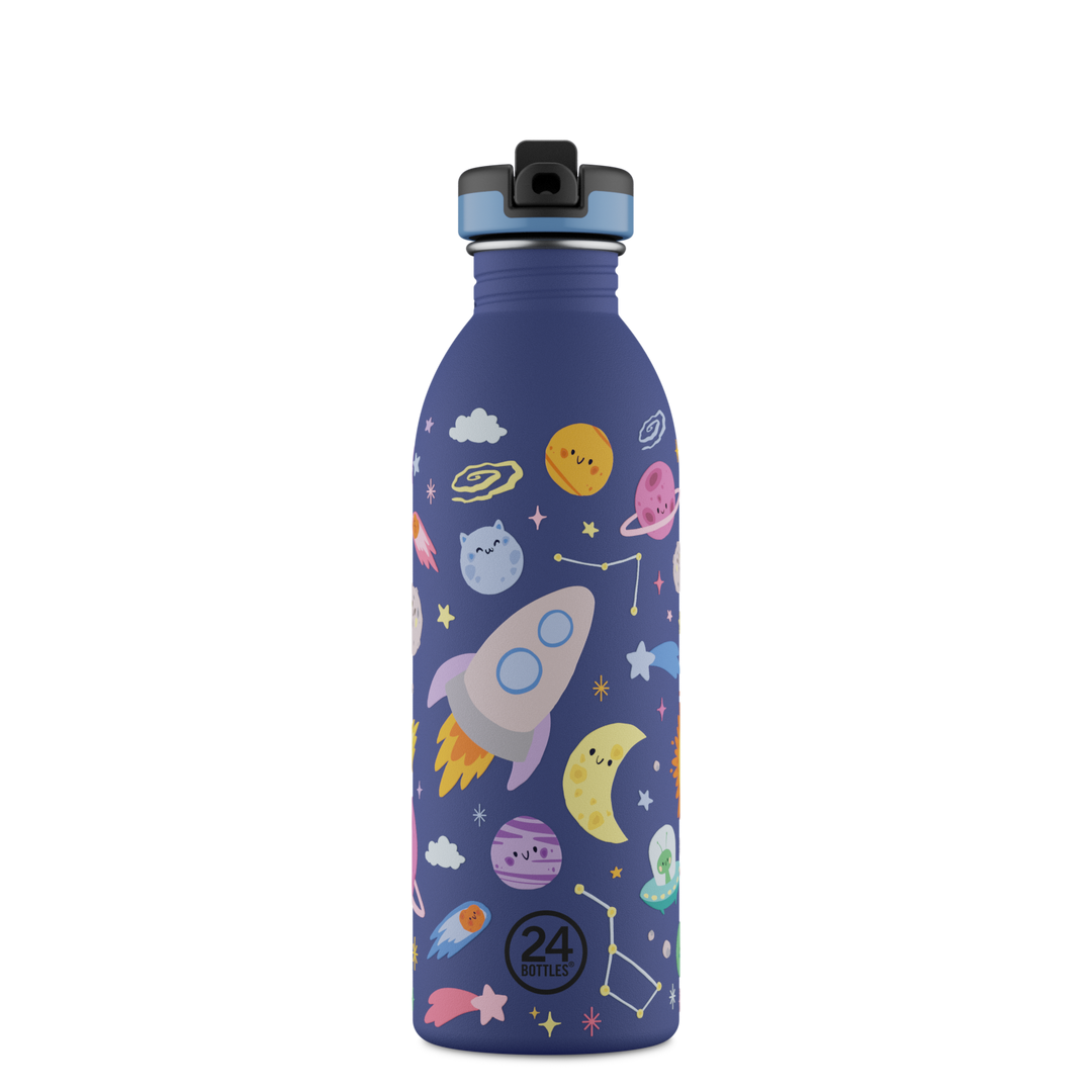 Trinkflasche Urban Kids Space Friends 0.5l – 24 Bottles – Zweiblatt 1