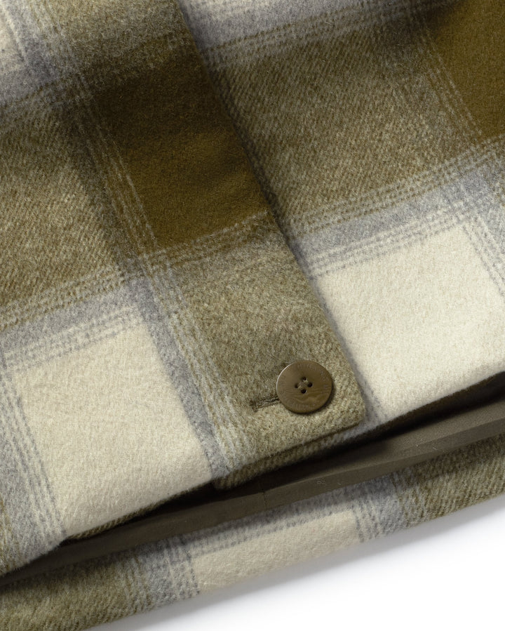 Wolljacke Daria Green Checks von Thinking MU Detail Karostoff und Knopf